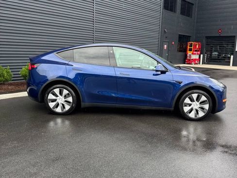 Used 2023 Tesla Model Y Long Range AWD/4WD image 4