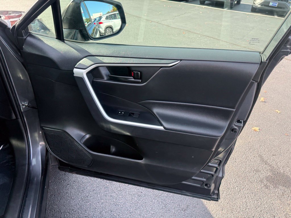 Certified 2022 Toyota RAV4 LE AWD/4WD image 22
