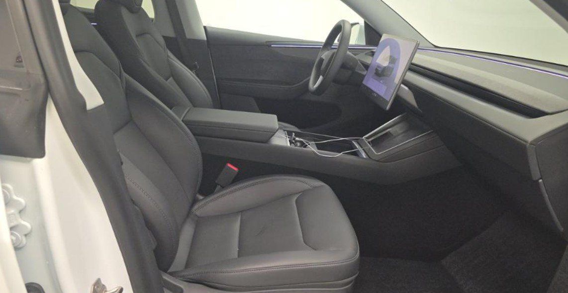 Used 2026 Tesla Model Y Long Range RWD image 5
