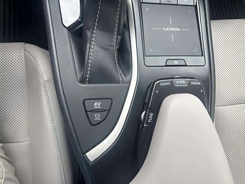 Used 2019 Lexus UX 250h AWD/4WD image 13