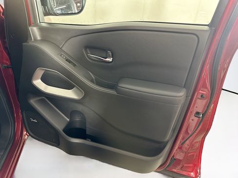 Used 2024 Nissan Frontier SL image 30