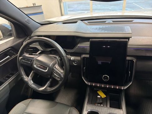 Used 2025 GMC Acadia AT4 image 24