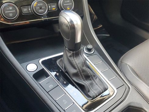 Used 2021 Volkswagen Jetta SE w/ SE Cold Weather Package image 28