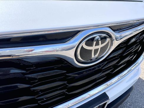 Used 2023 Toyota Highlander Limited image 29