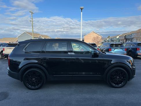 Used 2022 Kia Telluride SX w/ SX Prestige Package image 4