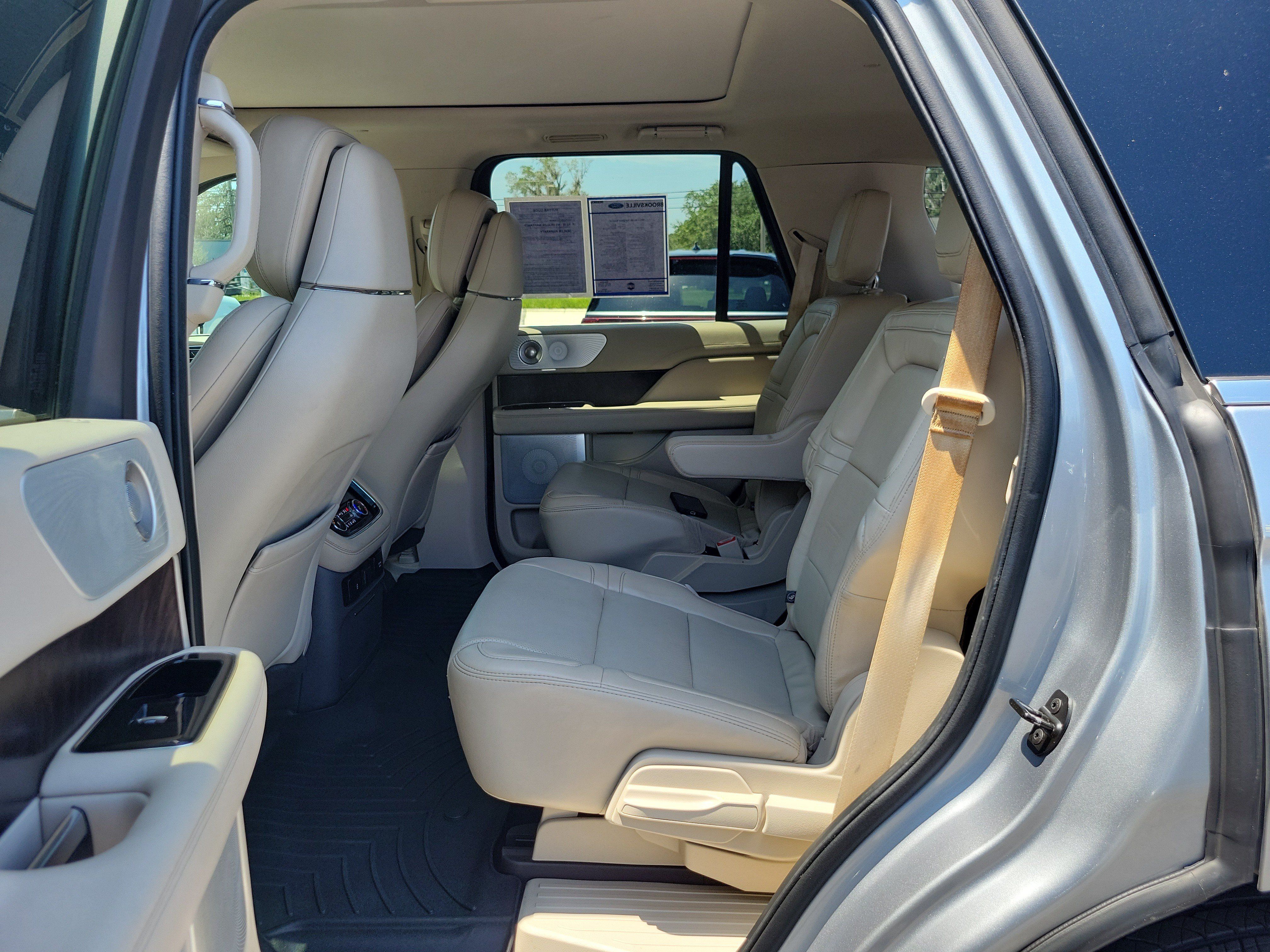 Used 2021 Lincoln Navigator Reserve w/ Luxury Package AWD/4WD image 24