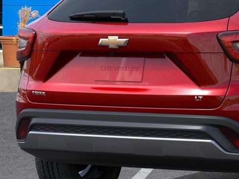 New 2026 Chevrolet Trax LT w/ Driver Confidence Package image 15