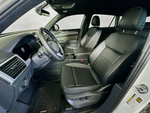 Used 2023 Volkswagen Atlas Cross Sport SE image 12