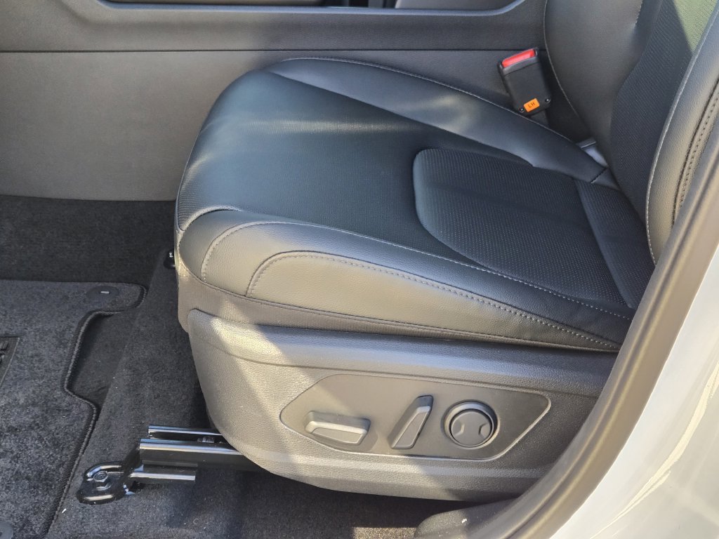 New 2026 Kia Sportage SX FWD image 17