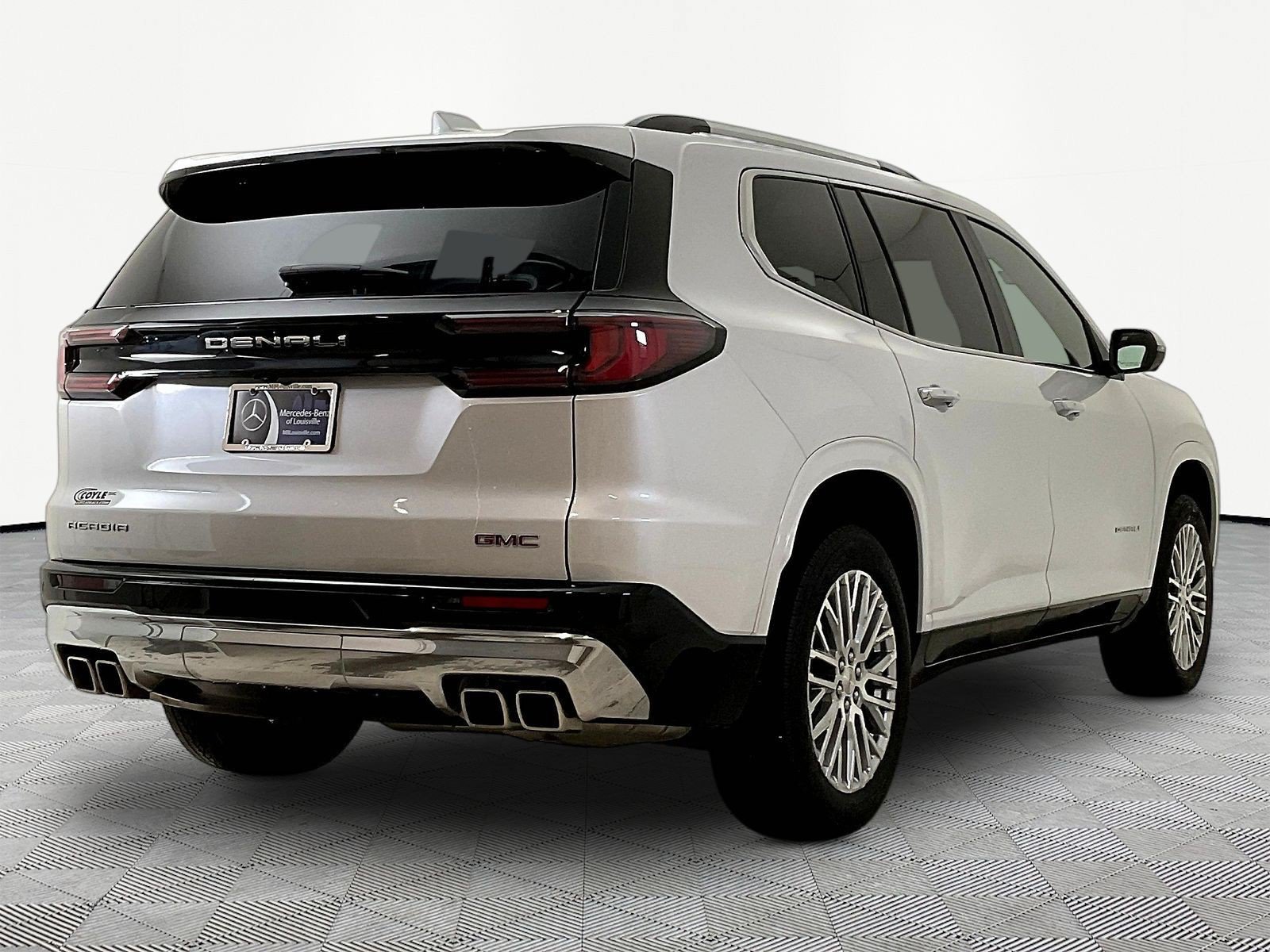 Used 2025 GMC Acadia Denali FWD image 6