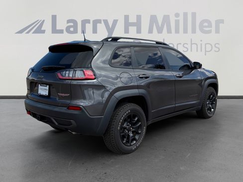 Used 2022 Jeep Cherokee Trailhawk w/ Sound & Nav Group AWD/4WD image 6
