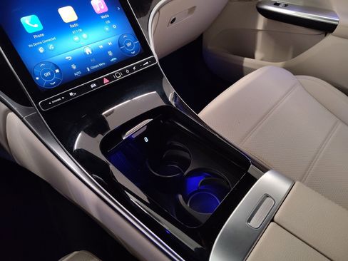 Used 2025 Mercedes-Benz GLC 300 image 23