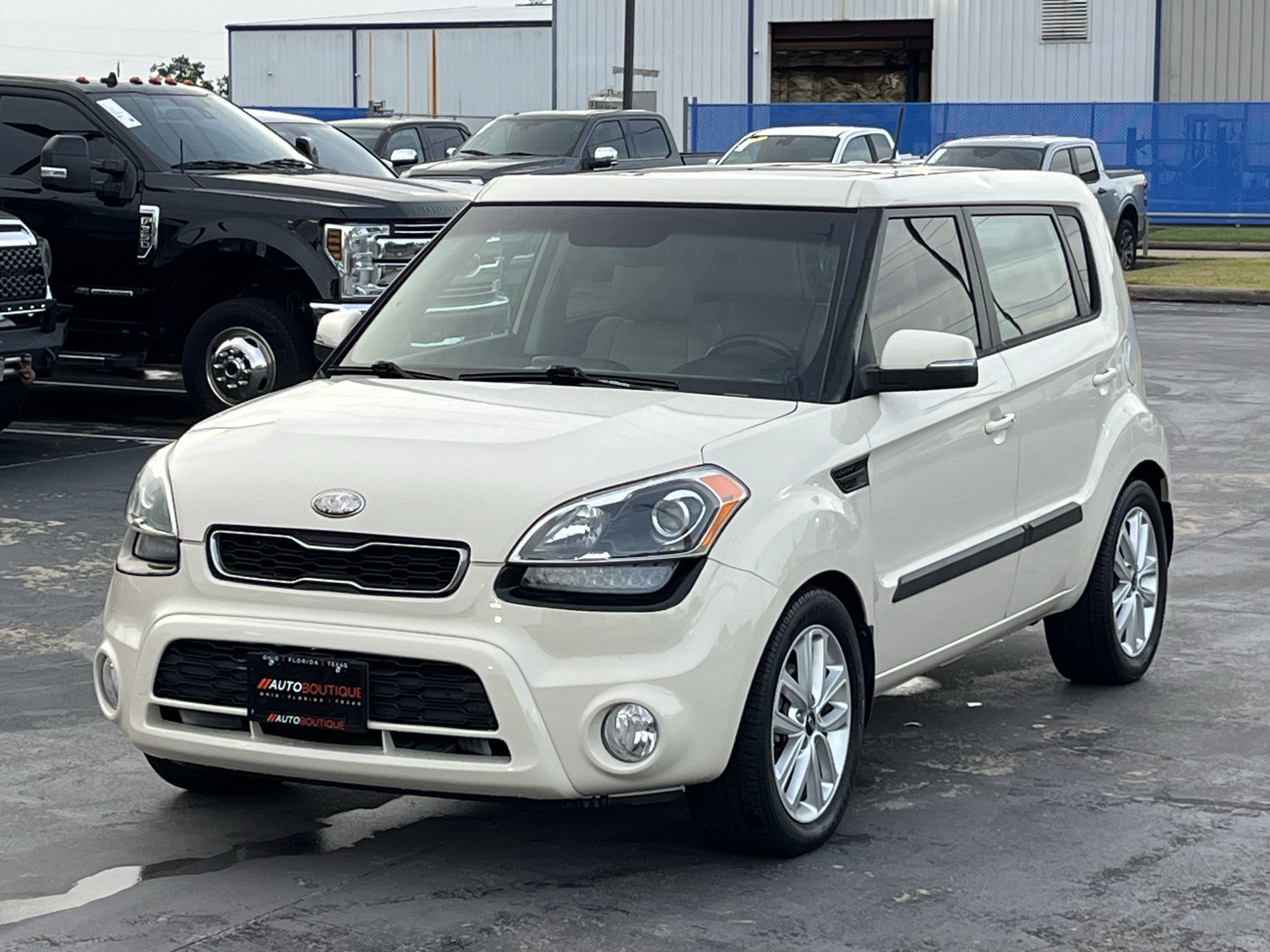 Used 2013 Kia Soul ! w/ Premium Pkg FWD image 3