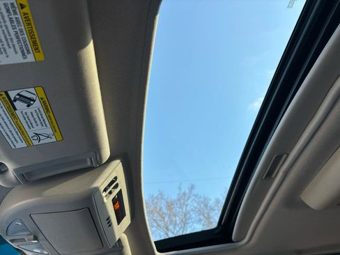 Used 2005 Nissan Titan LE w/ (U01) Nissan Navigation Pkg image 27