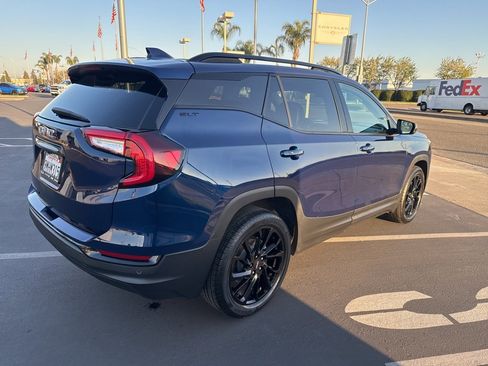 Used 2023 GMC Terrain SLT w/ Infotainment Package II image 4