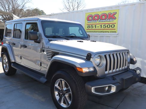 Used 2018 Jeep Wrangler Unlimited Sahara image 5