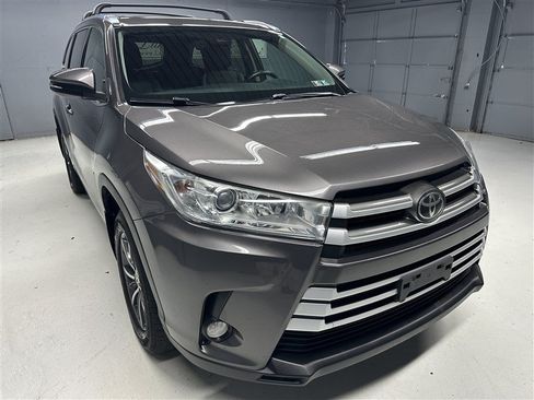 Used 2017 Toyota Highlander XLE AWD/4WD image 14