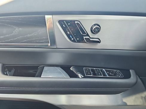 New 2026 Cadillac Vistiq Platinum w/ LPO, Floor Liner Package image 32