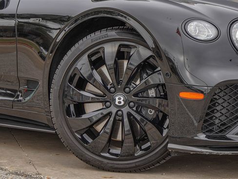 Used 2024 Bentley Continental GT image 3