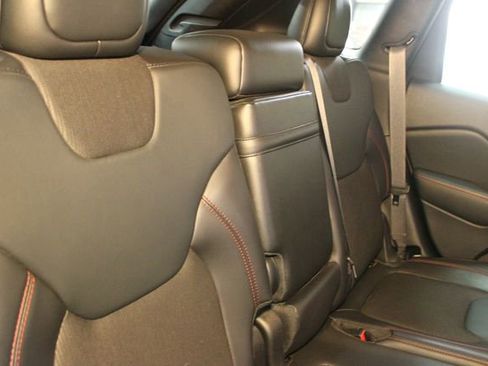 Used 2016 Jeep Cherokee Trailhawk w/ Cold Weather Group image 14