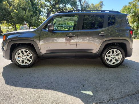 Used 2018 Jeep Renegade Latitude image 4