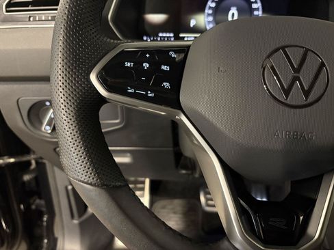 Used 2024 Volkswagen Tiguan SE R-Line w/ MDO Package, Two-Row AWD/4WD image 18
