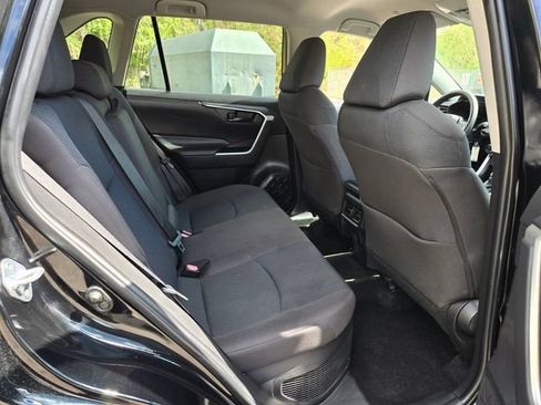 Used 2023 Toyota RAV4 LE AWD/4WD image 19