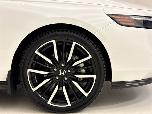Used 2023 Honda Accord Touring image 7