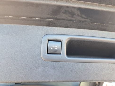 Certified 2023 Toyota Highlander LE image 6