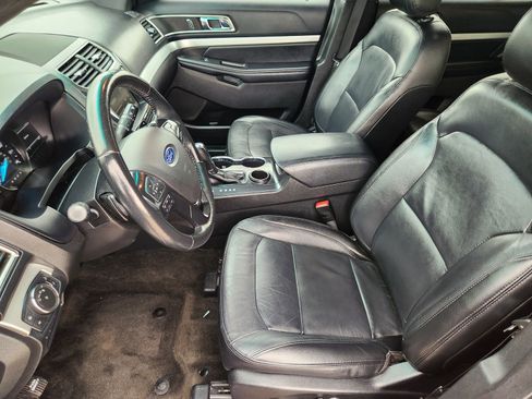 Used 2016 Ford Explorer XLT w/ Equipment Group 202A image 14