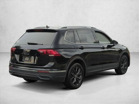 Used 2024 Volkswagen Tiguan SE FWD image 5