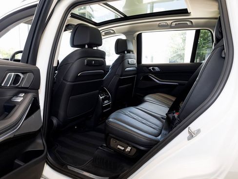 Used 2025 BMW X7 xDrive40i image 29