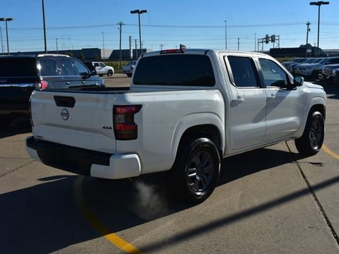 Used 2025 Nissan Frontier SV image 5