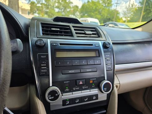 Used 2012 Toyota Camry FWD image 27