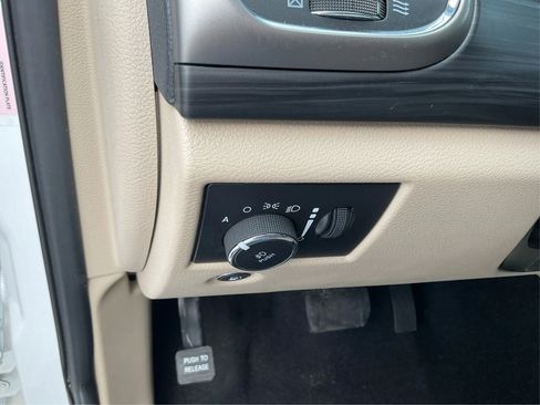 Used 2022 Jeep Grand Cherokee Laredo E AWD/4WD image 18