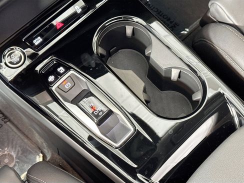 Used 2025 Audi Q6 e-tron Premium Plus image 15