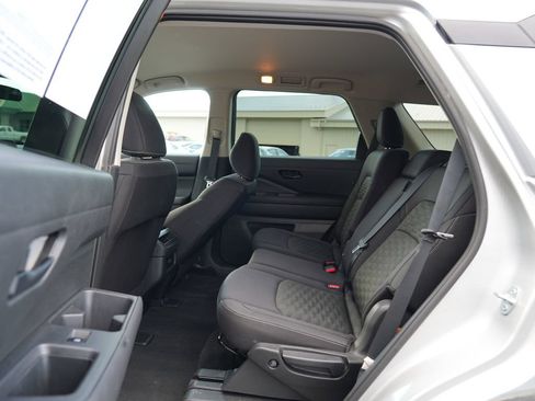 Used 2024 Nissan Pathfinder S AWD/4WD image 18