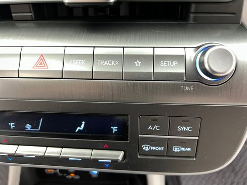 Used 2025 Hyundai Kona SEL FWD image 48