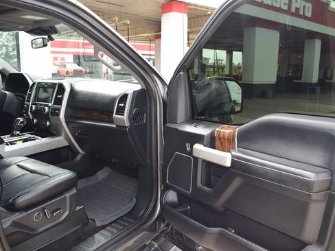 Used 2018 Ford F150 Lariat w/ Equipment Group 502A Luxury AWD/4WD image 14