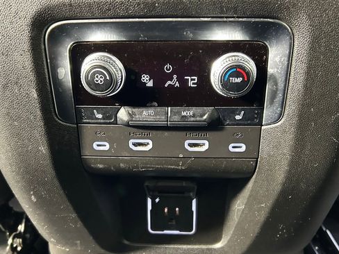 Used 2024 GMC Yukon Denali w/ Denali Reserve Package image 17