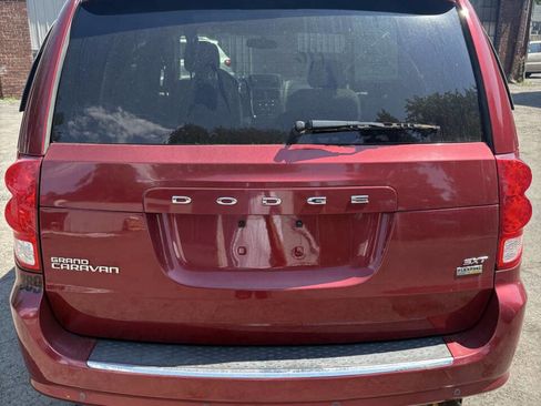 Used 2014 Dodge Grand Caravan SXT w/ UConnect Hands-Free Group image 18