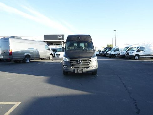 Used 2023 Mercedes-Benz Sprinter 2500 image 2
