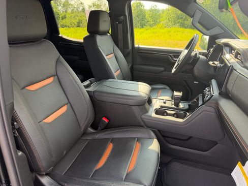 Used 2023 GMC Sierra 1500 AT4 w/ Technology Package AWD/4WD image 22