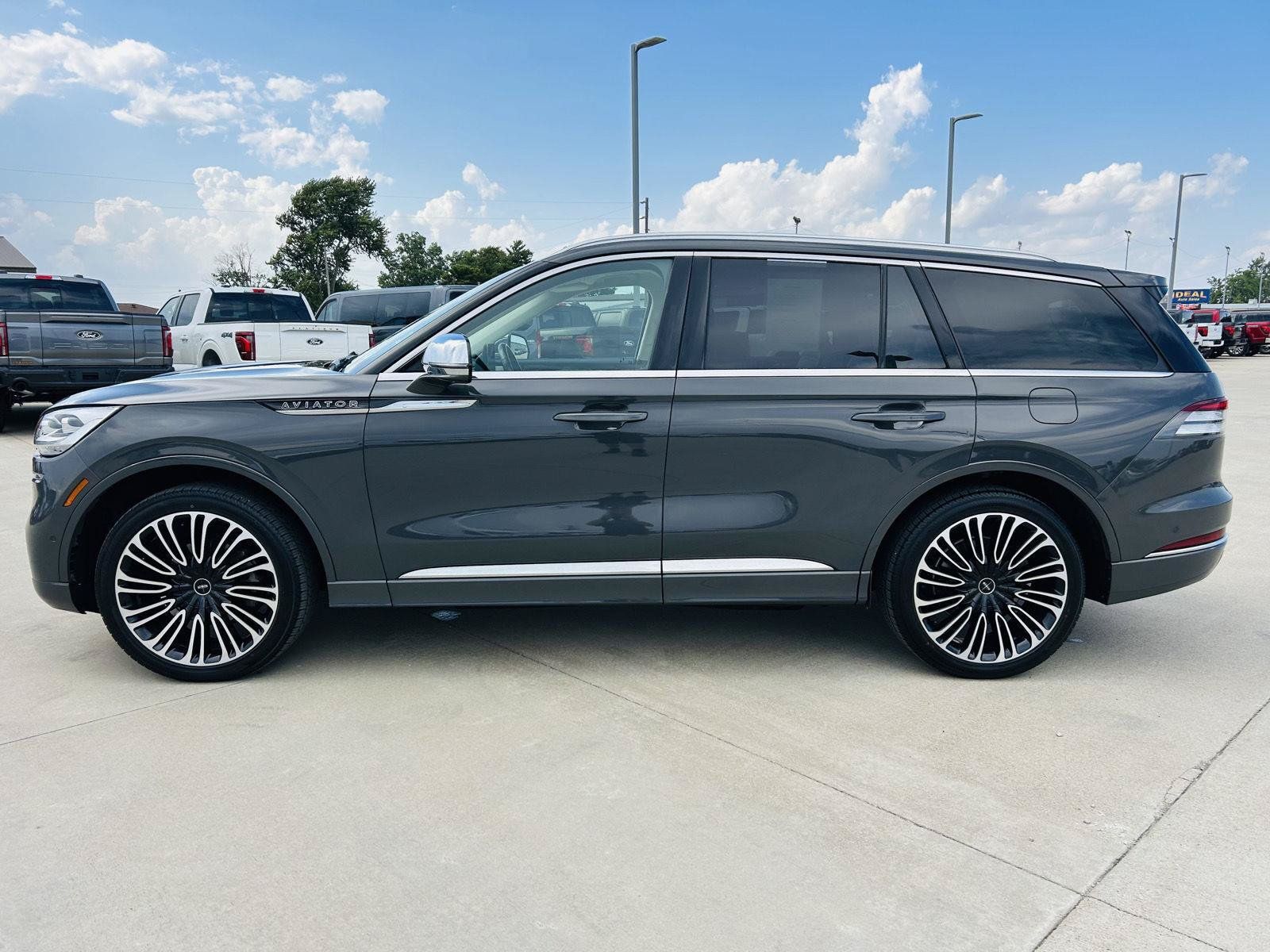 Used 2020 Lincoln Aviator Black Label w/ Class IV Trailer Tow Package AWD/4WD image 44