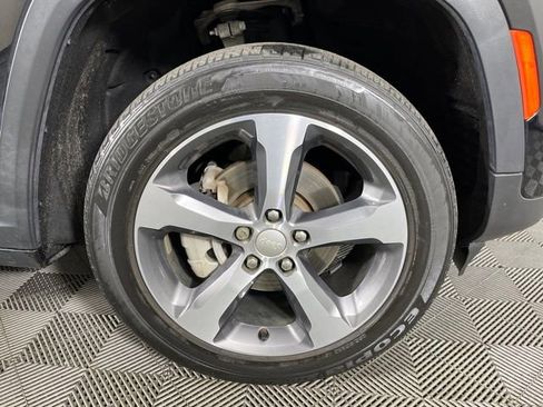 Used 2023 Jeep Grand Cherokee Limited image 10