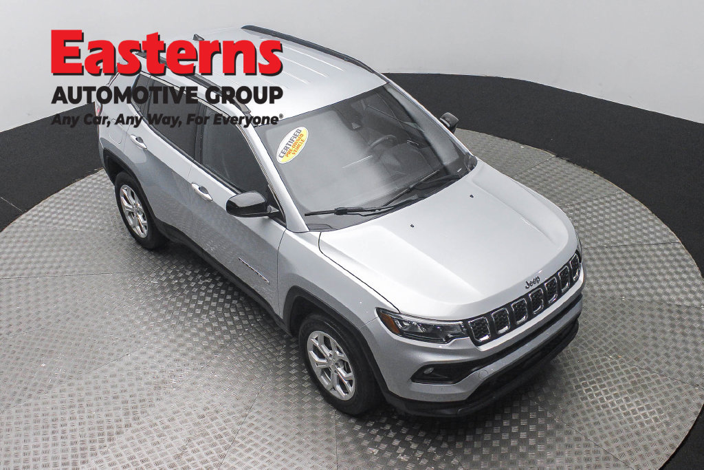 Used 2024 Jeep Compass Latitude AWD/4WD image 4