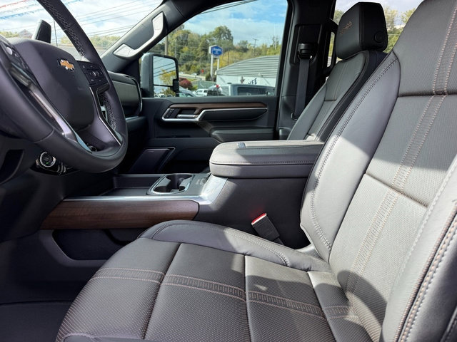 Used 2026 Chevrolet Silverado 2500 High Country w/ High Country Premium Package AWD/4WD image 11