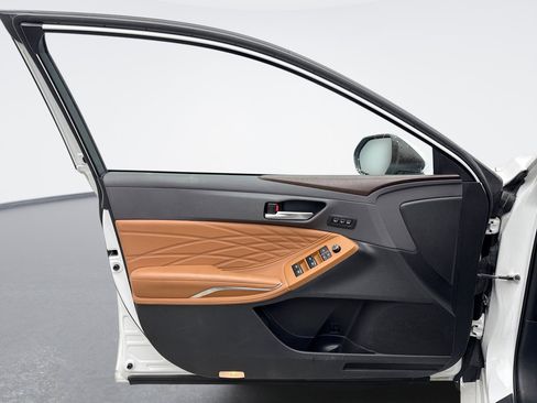 Used 2019 Toyota Avalon Limited w/ Advanced Safety Package image 9