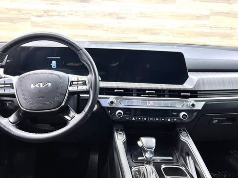 Used 2023 Kia Telluride EX w/ EX Captain's Chair Package AWD/4WD image 2