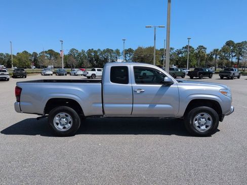 Used 2019 Toyota Tacoma SR image 4